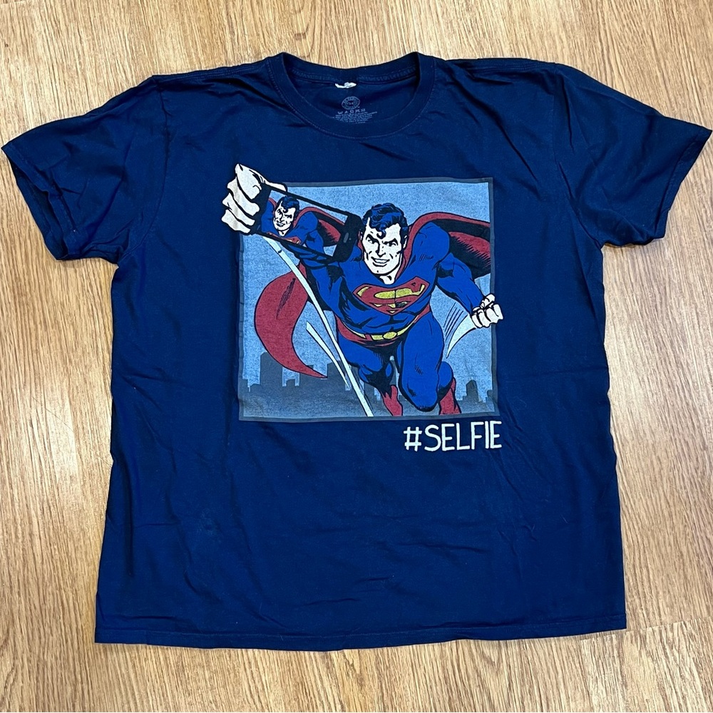 Superman Flying Selfie DC Comics Shirt XL